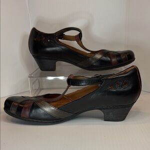 Rockport comfy black t-strap cutout low heels